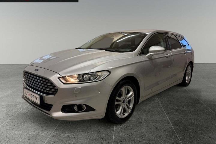 Sølv Ford Mondeo fra 2016 set udefra