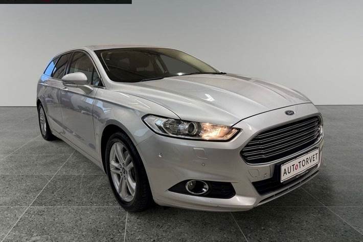 Sølv Ford Mondeo fra 2016