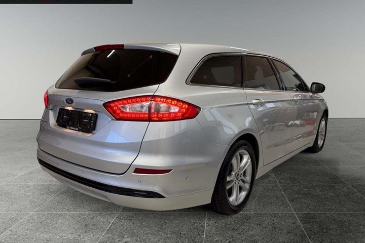 Sølv Ford Mondeo fra 2016