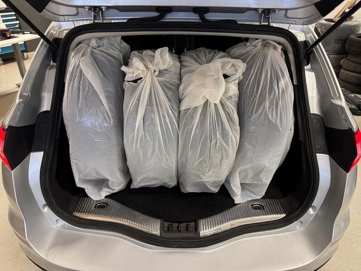 Sølv Ford Mondeo fra 2016