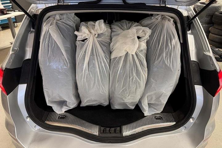 Sølv Ford Mondeo fra 2016