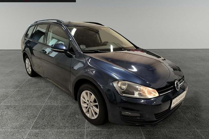 Blå VW Golf VII fra 2014 set udefra