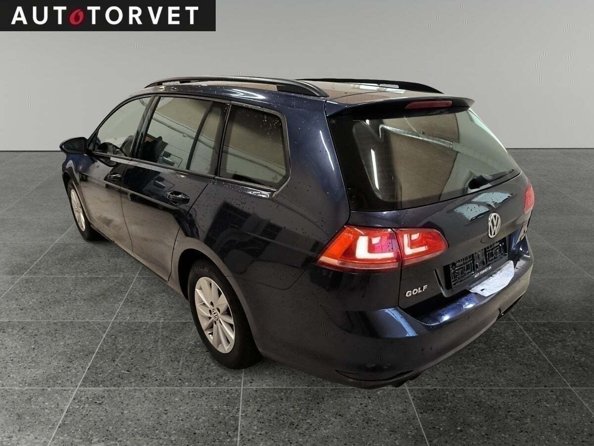 Blå VW Golf VII fra 2014