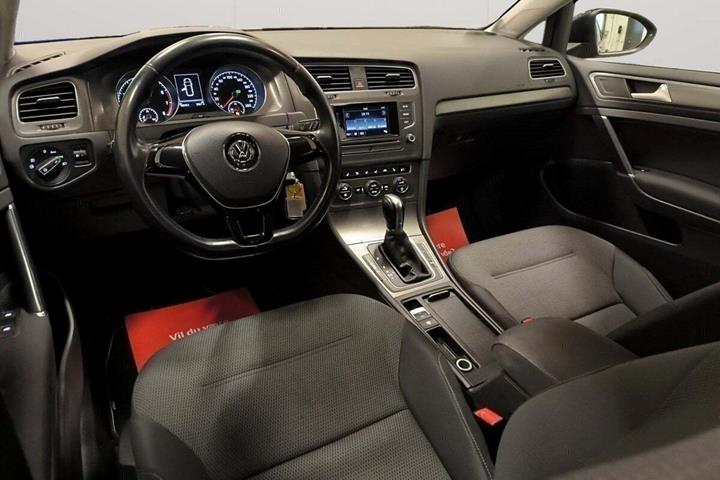 Blå VW Golf VII fra 2014