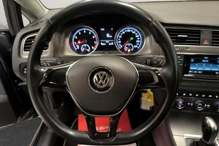 Blå VW Golf VII fra 2014