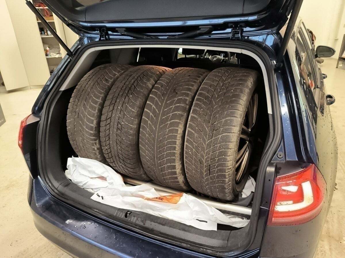 Blå VW Golf VII fra 2014