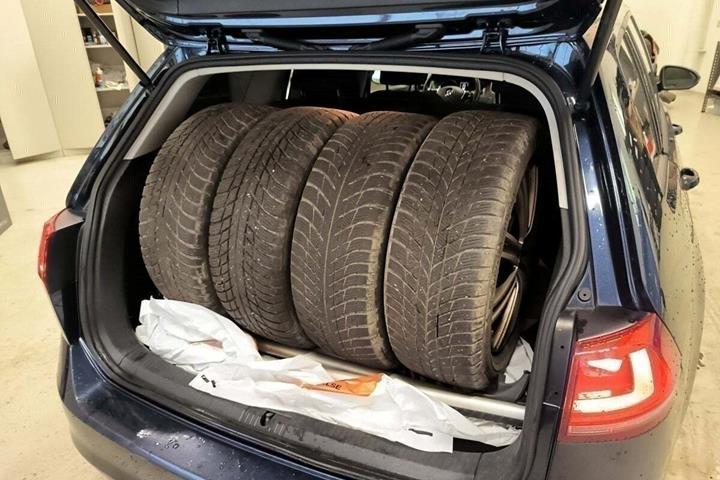 Blå VW Golf VII fra 2014