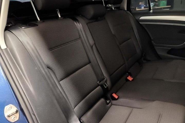 Blå VW Golf VII fra 2014