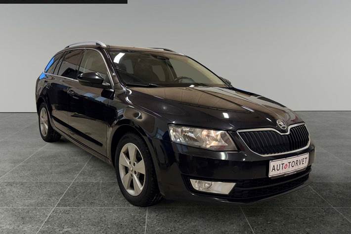 Sort Skoda Octavia fra 2015