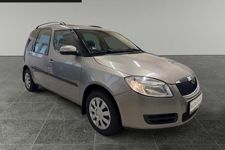 Orange Skoda Roomster fra 2010