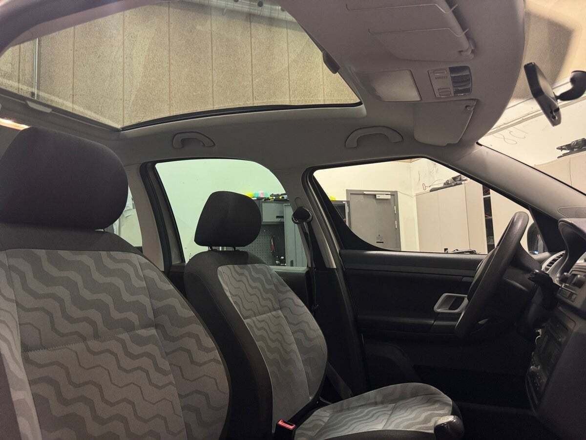 Orange Skoda Roomster fra 2010