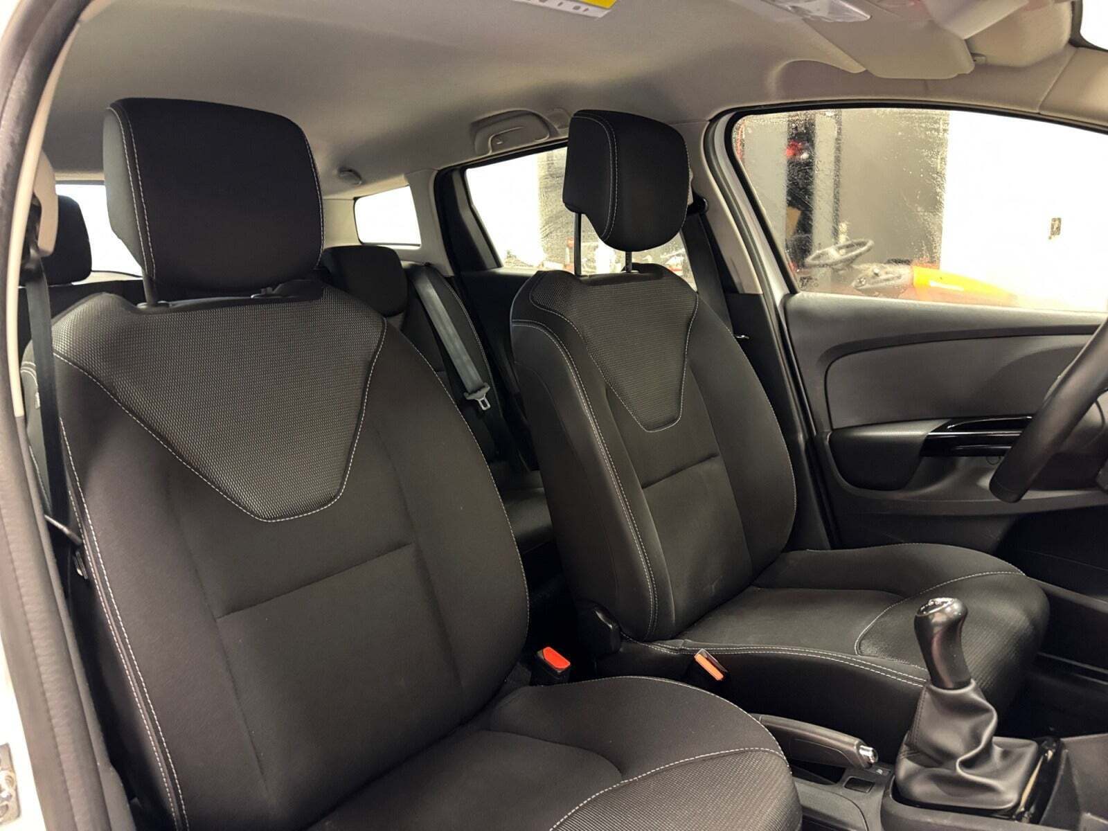 Hvid Renault Clio IV fra 2014