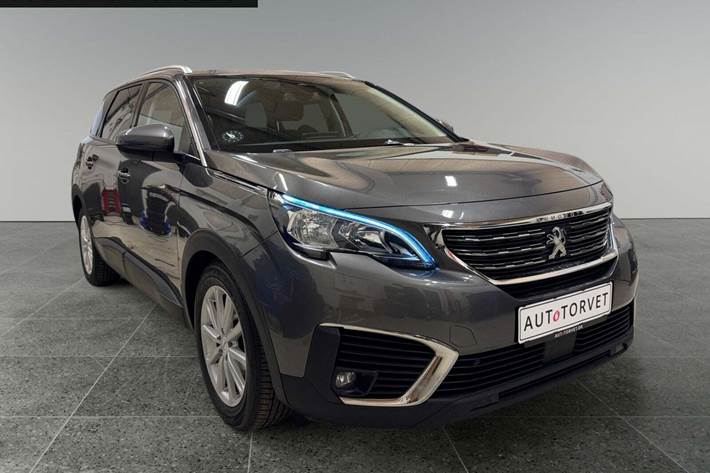 Grå Peugeot 5008 fra 2017