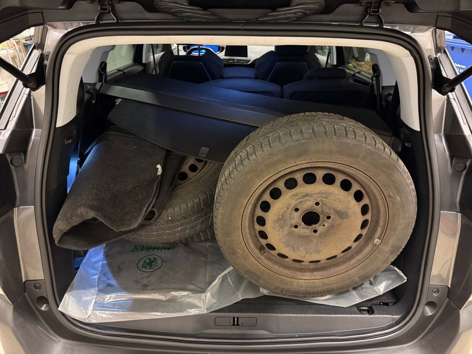 Grå Peugeot 5008 fra 2017