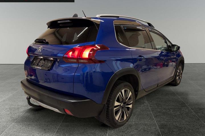 Blå Peugeot 2008 fra 2019