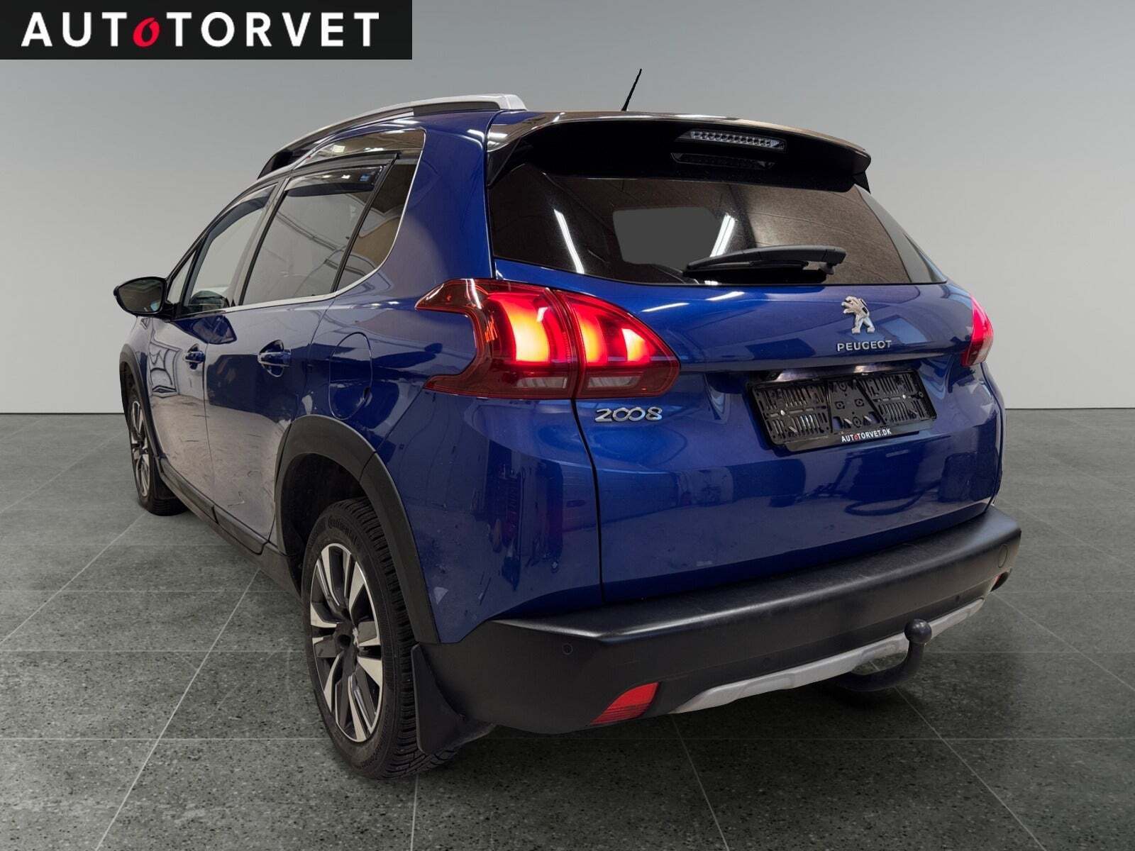 Blå Peugeot 2008 fra 2019