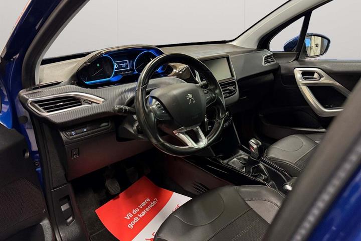 Blå Peugeot 2008 fra 2019