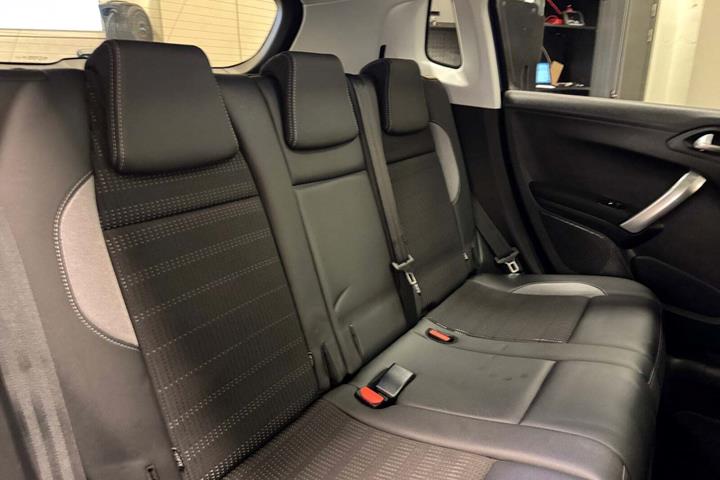 Blå Peugeot 2008 fra 2019