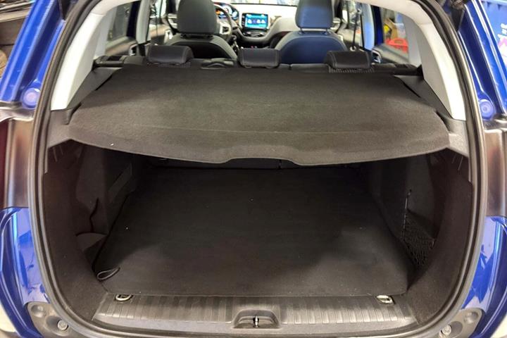 Blå Peugeot 2008 fra 2019