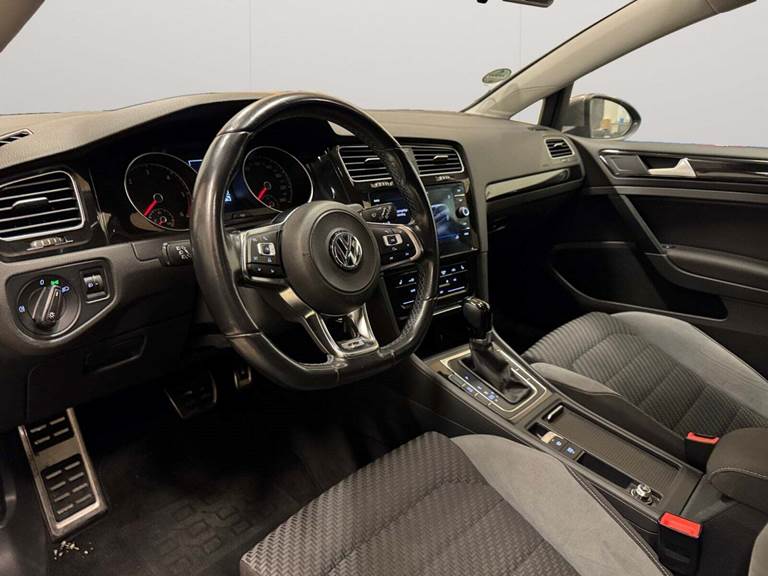 VW Golf VII 1,6 TDi 110 R-line Variant DSG