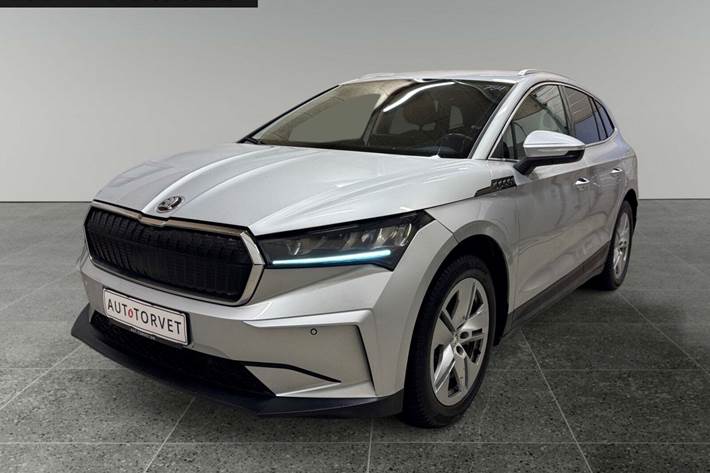 Sølv Skoda Enyaq fra 2024 set udefra