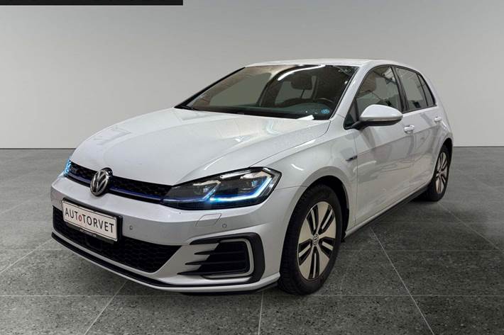 Hvid VW Golf VII fra 2017