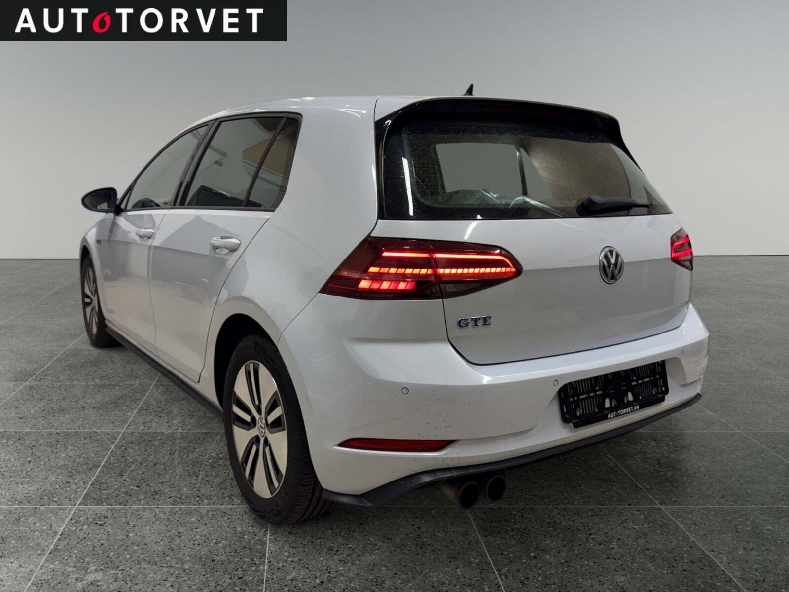 Hvid VW Golf VII fra 2017