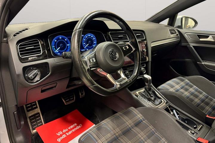 Hvid VW Golf VII fra 2017