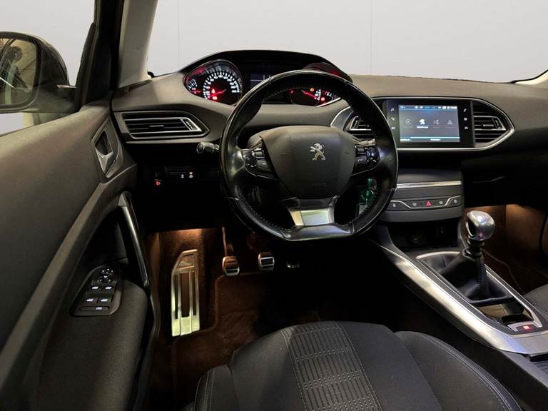 Peugeot 308 1,2 e-THP 130 Allure Sky SW