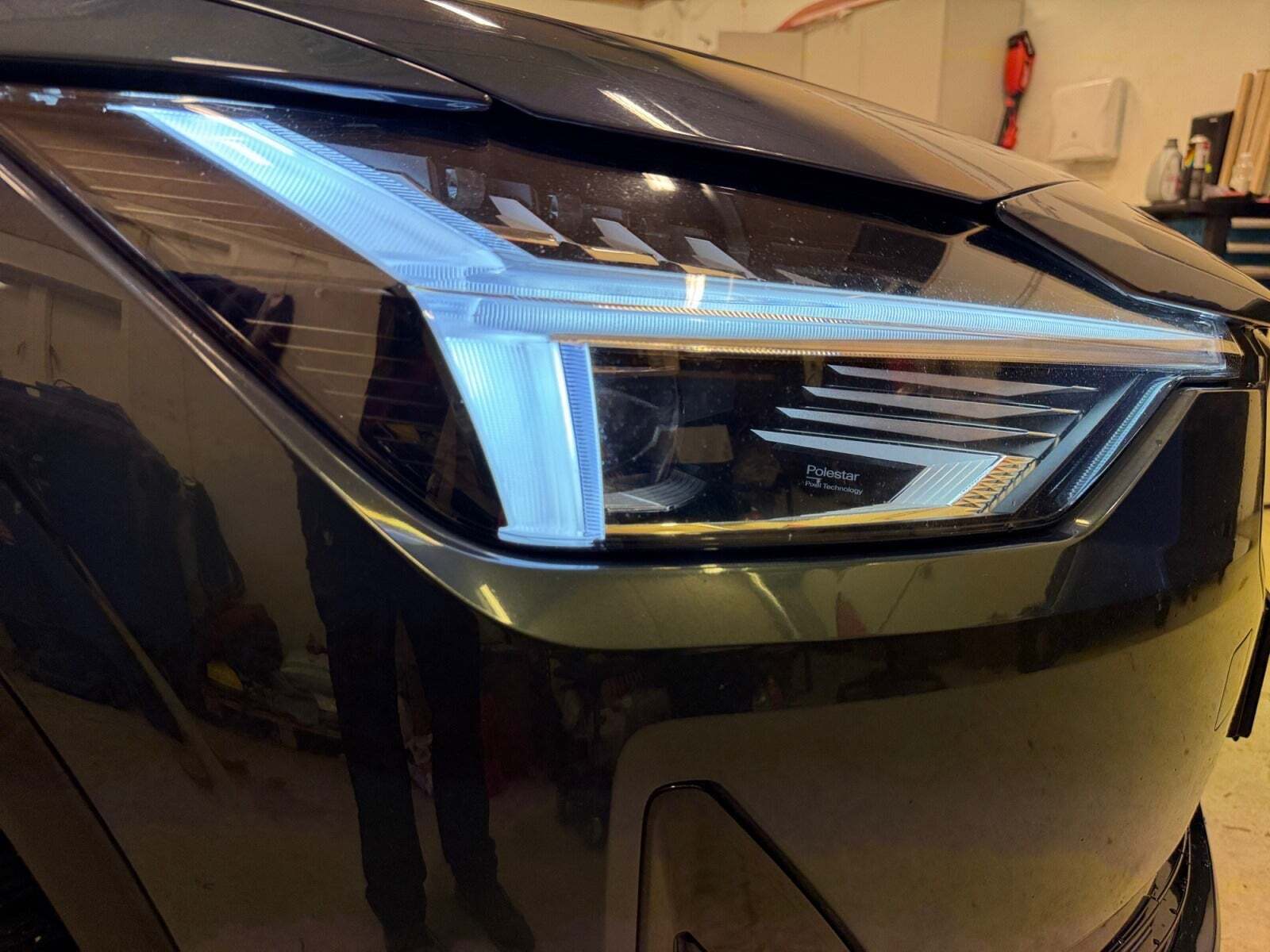 Blå Polestar 2 fra 2024