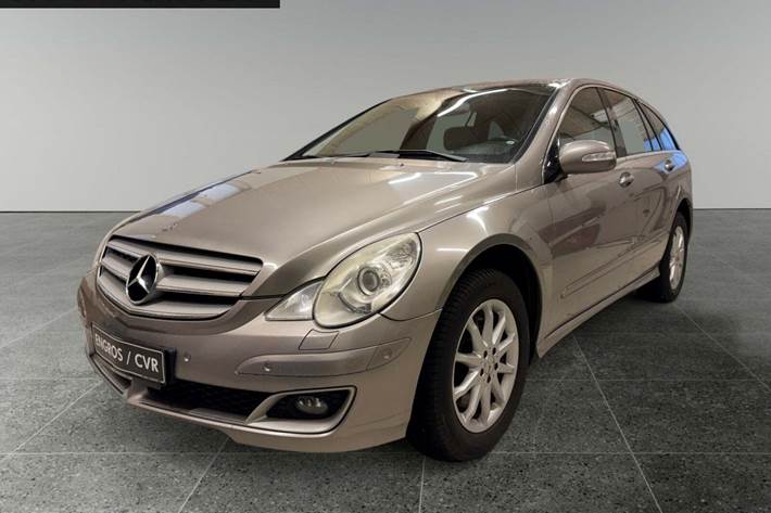 Orange Mercedes R320 fra 2006