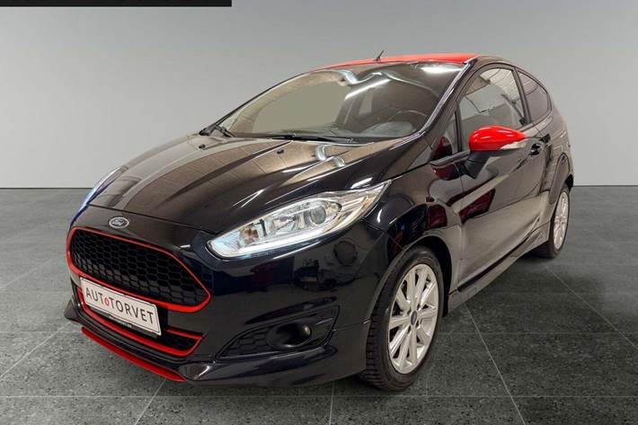 Sort Ford Fiesta fra 2016 set udefra