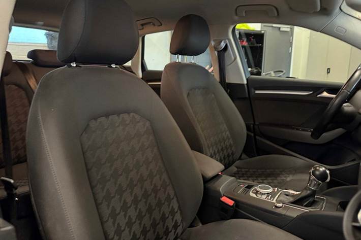 Sølv Audi A3 fra 2016