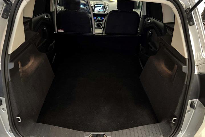 Sølv Ford C-MAX fra 2016
