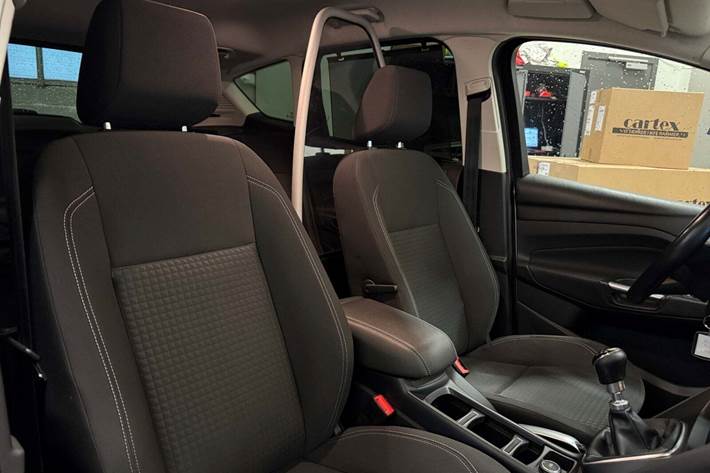 Sølv Ford C-MAX fra 2016