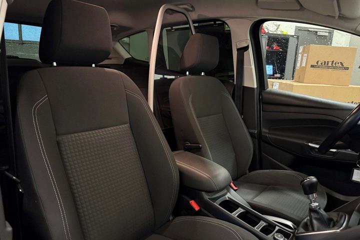 Sølv Ford C-MAX fra 2016