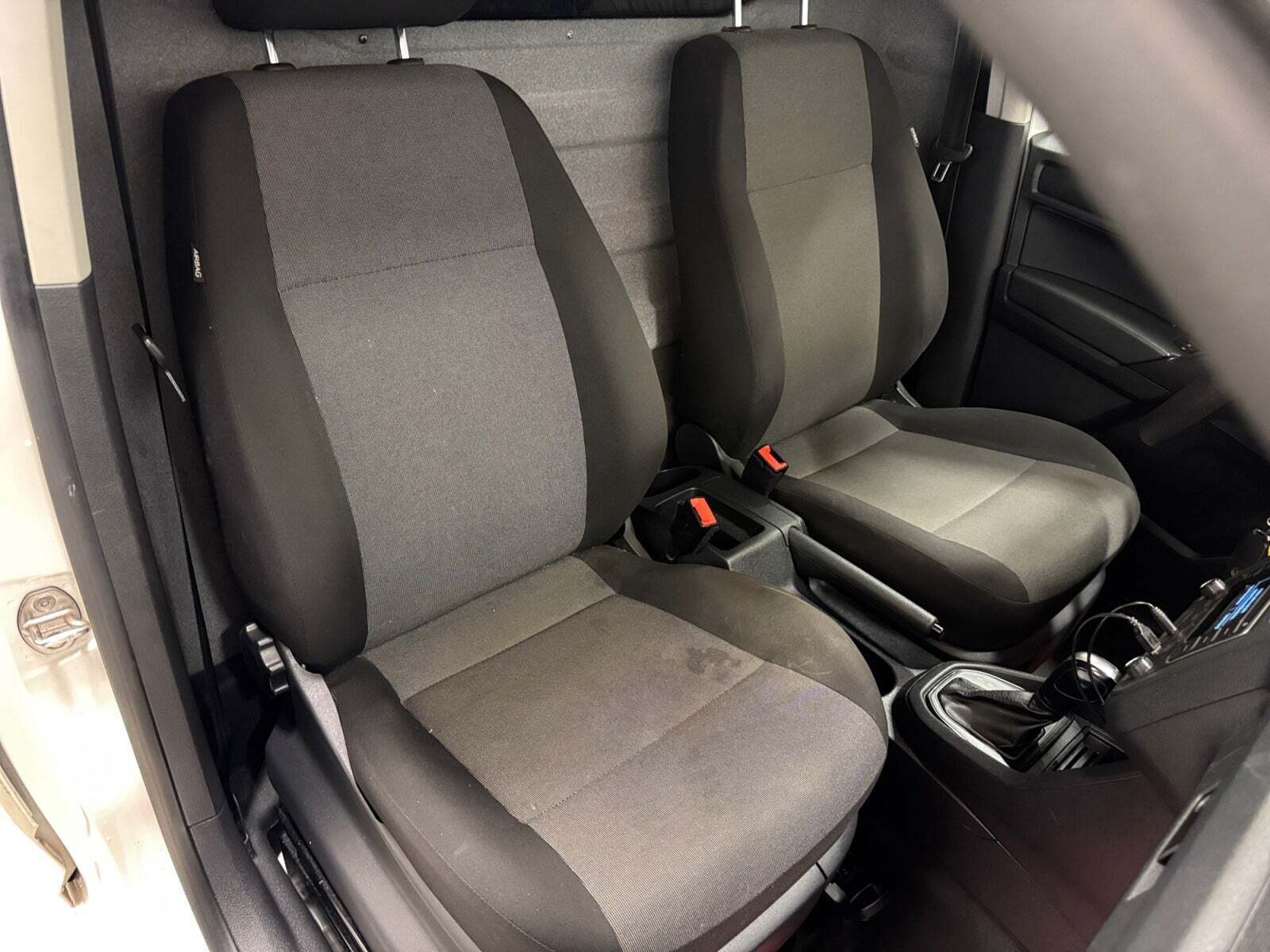 Hvid VW Caddy fra 2016