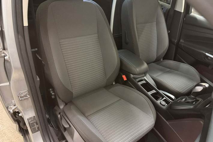 Sølv Ford C-MAX fra 2017