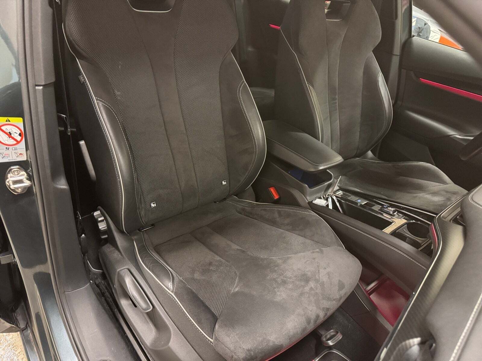 Grå Skoda Enyaq fra 2021