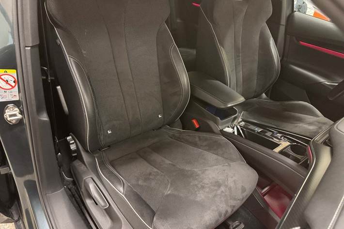 Grå Skoda Enyaq fra 2021