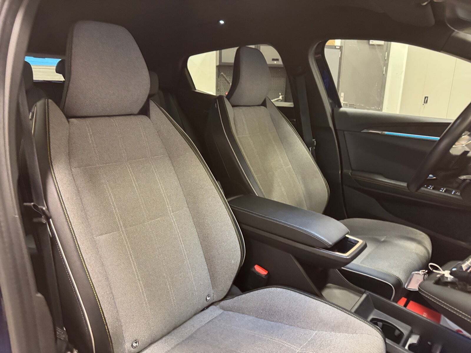 Blå Renault Megane E-Tech fra 2022