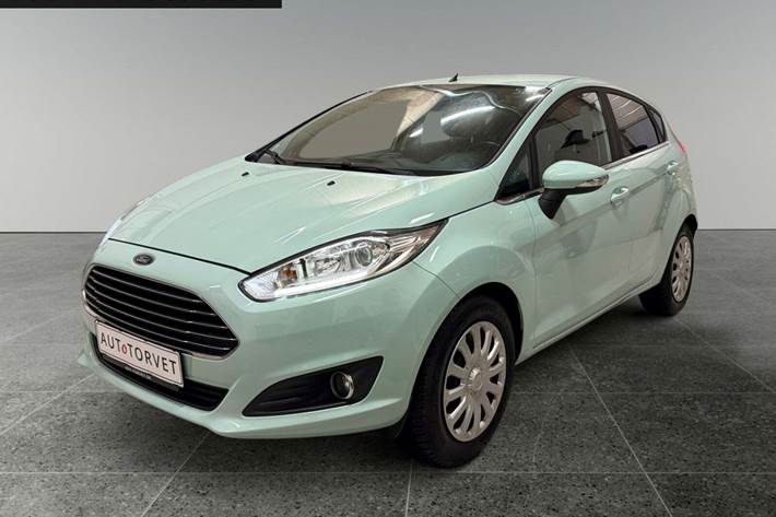 Blå Ford Fiesta fra 2016 set udefra