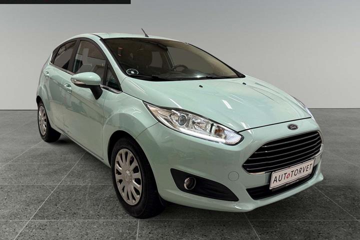 Blå Ford Fiesta fra 2016