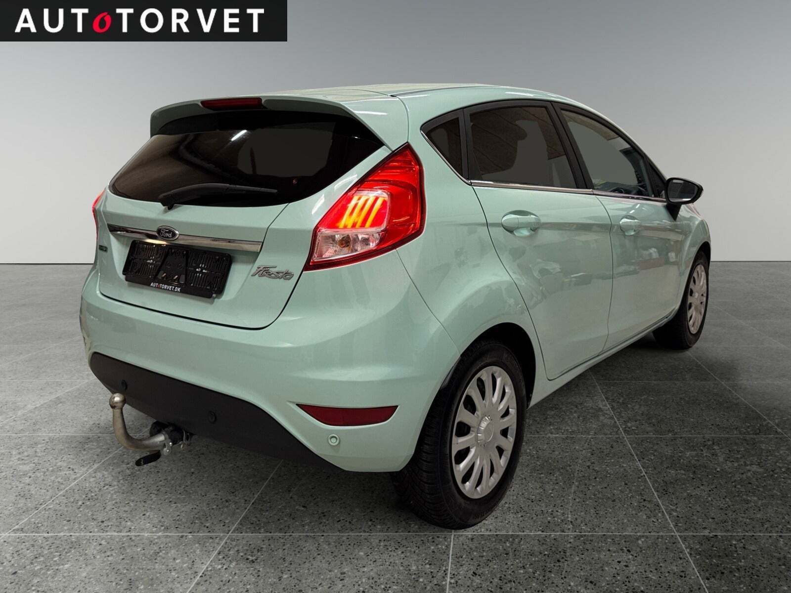 Blå Ford Fiesta fra 2016