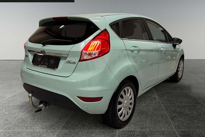 Blå Ford Fiesta fra 2016