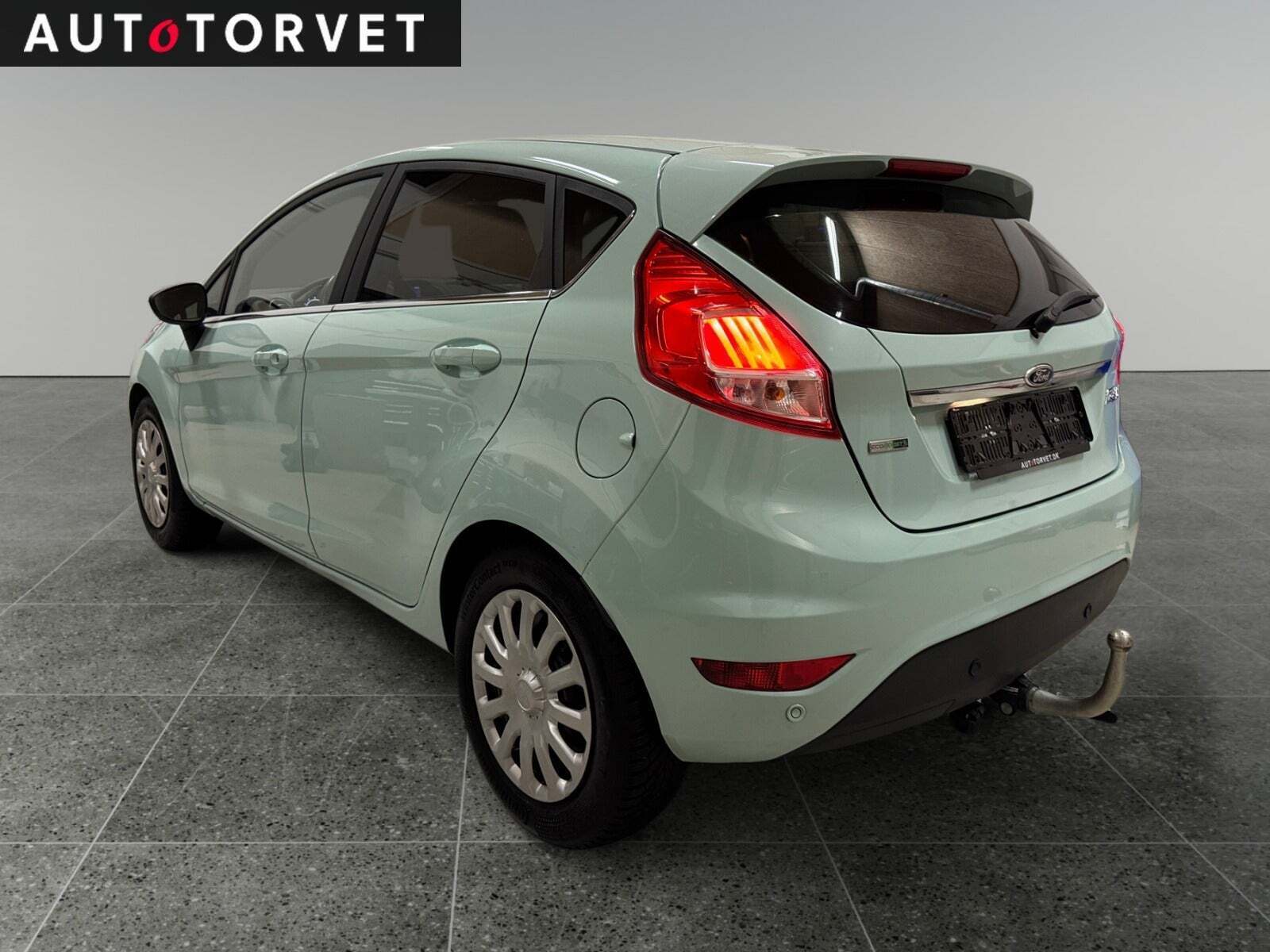 Blå Ford Fiesta fra 2016