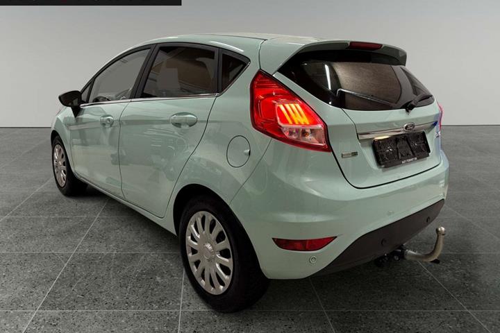 Blå Ford Fiesta fra 2016