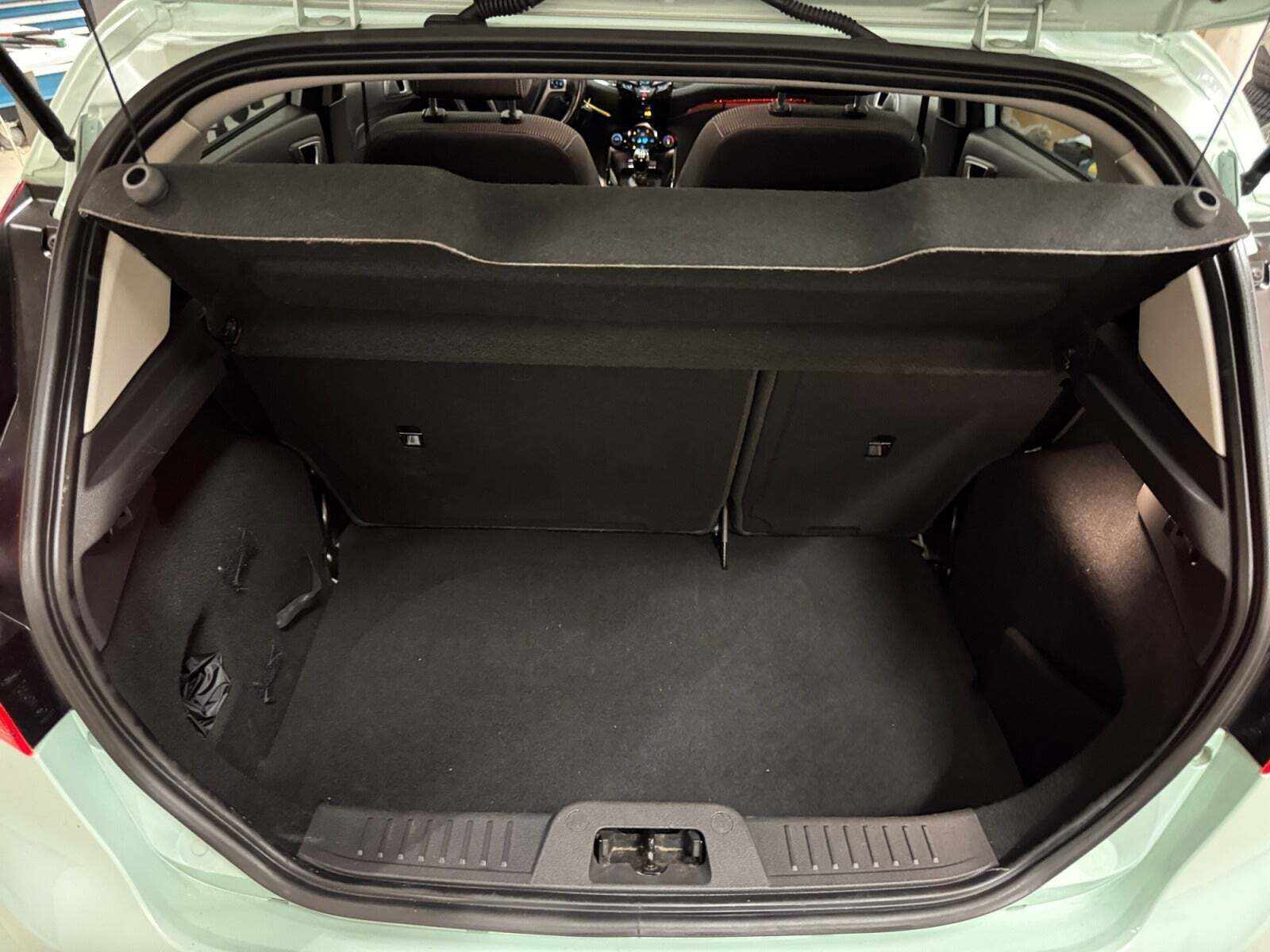 Blå Ford Fiesta fra 2016