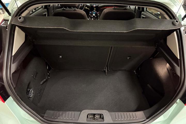 Blå Ford Fiesta fra 2016