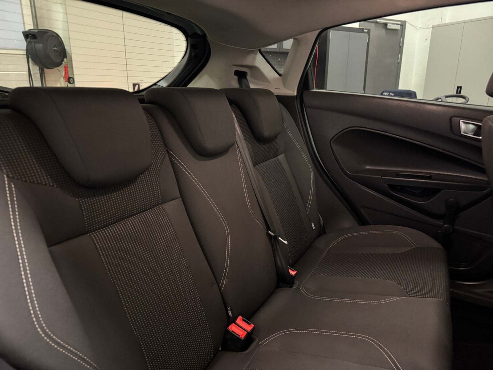 Blå Ford Fiesta fra 2016